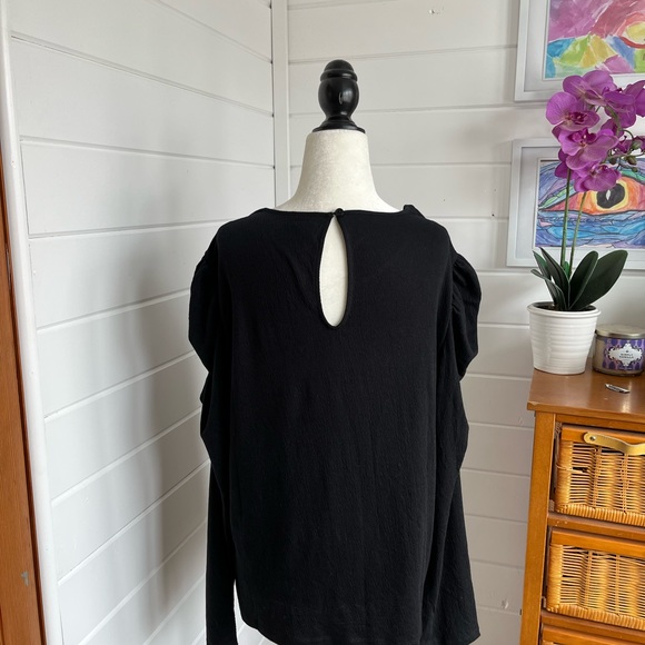 🆕 Stella & Dot Size 1X Black Long sleeve top with shoulder ruching, NWT - Picture 7 of 14
